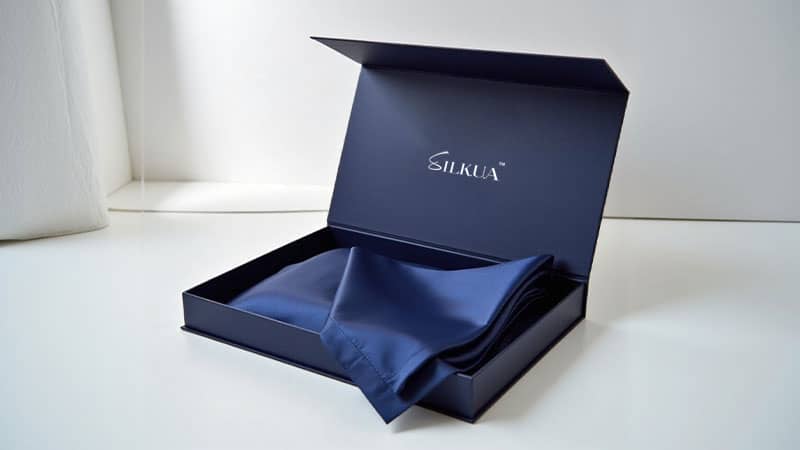 Branded custom silk pillowcases with logo packaging and color samples – ideal for launching a silk pillowcase brand