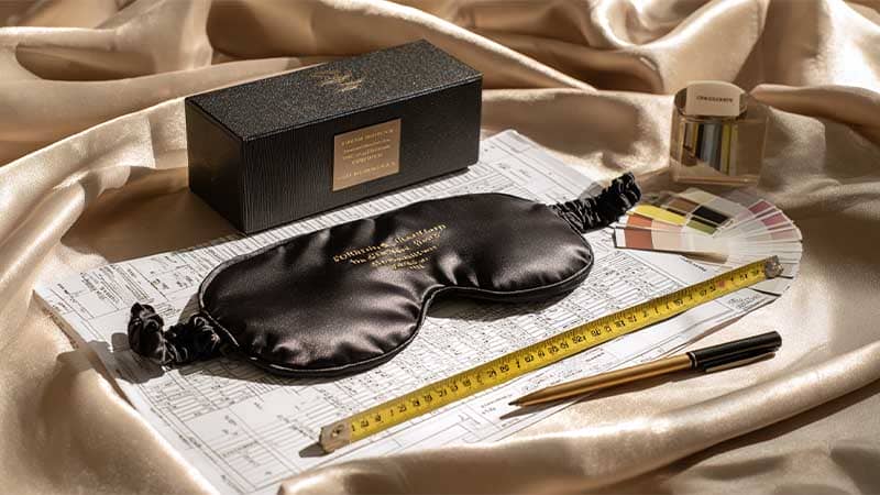 Custom silk eye mask OEM set with embroidery, Pantone-matched strap, FBA-ready gift box, private label packaging by Silkua